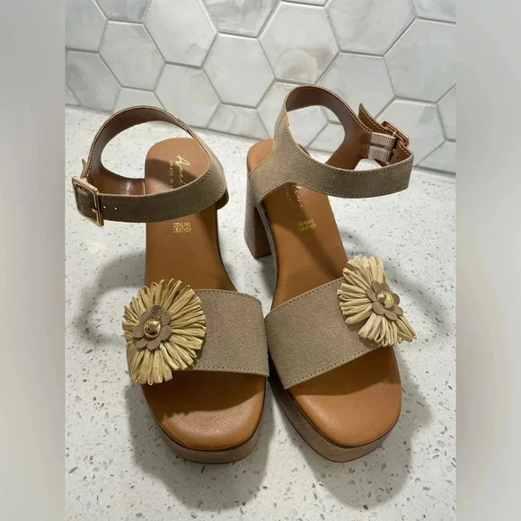 Avellini Suede & Leather Heel Sandals Size 9 Tan Flower NEW EUR 40 Block Heel - Picture 2 of 12